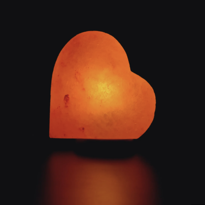 lampe de sel de l'himalaya en forme de coeur